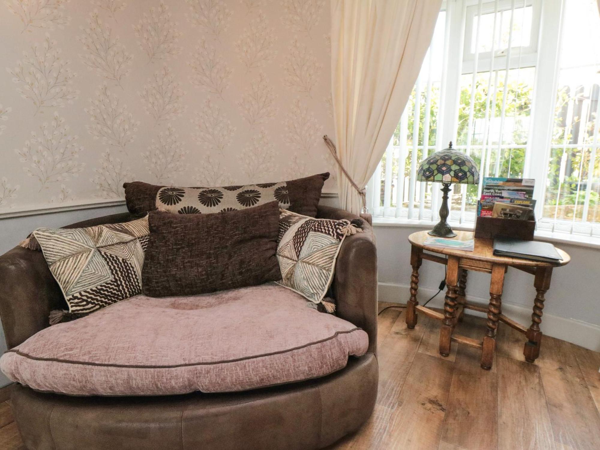 11A High Street Villa Scarborough Bagian luar foto
