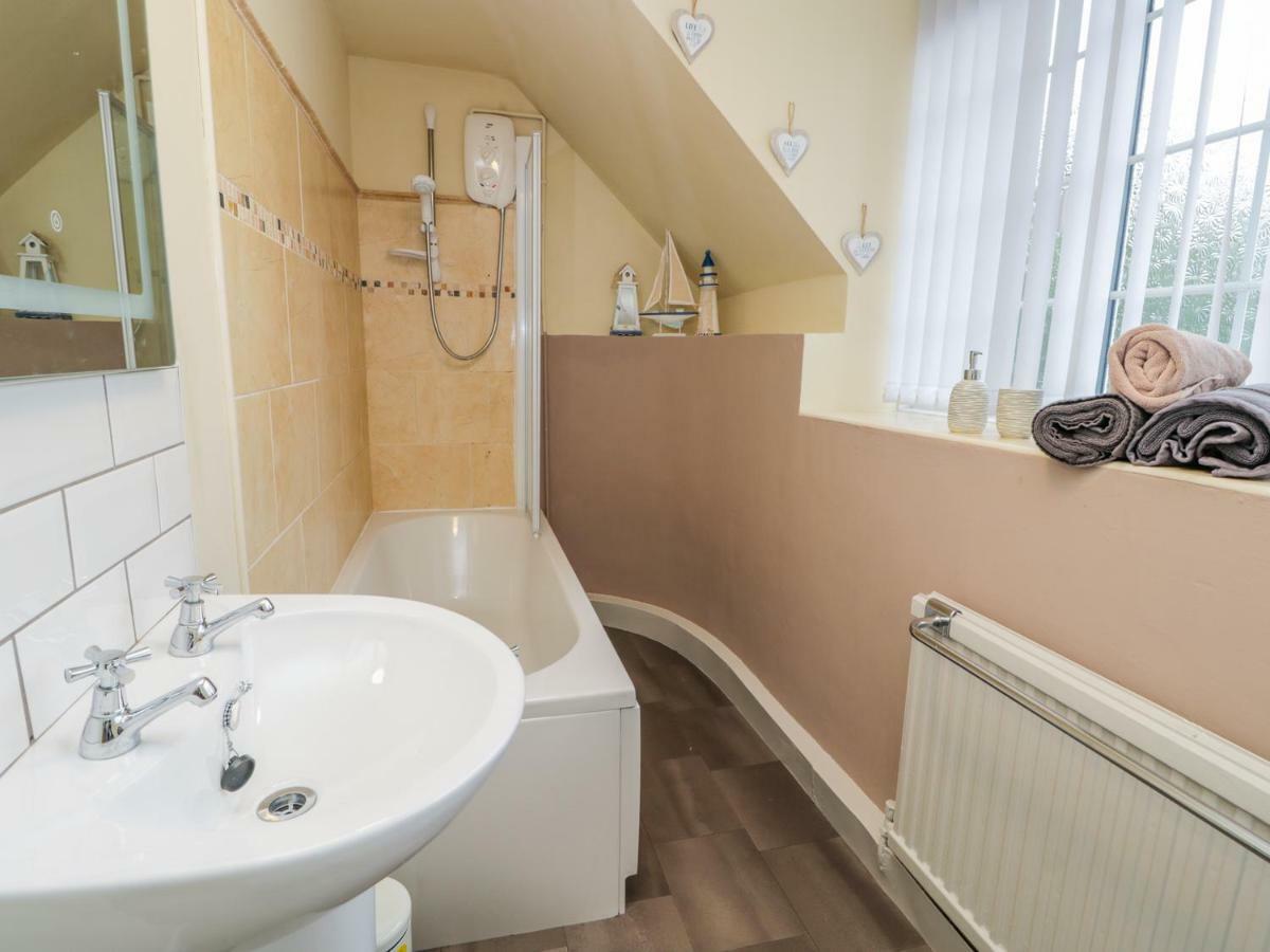 11A High Street Villa Scarborough Bagian luar foto